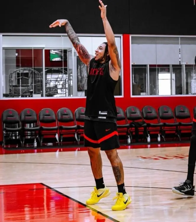 甚至他的出, 一个位置 甚至他的出, 一个位置